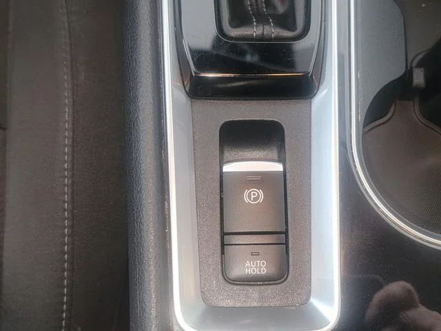 Used 2020 Red Nissan 2.5 SV image 26