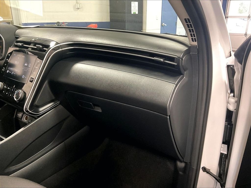 Used 2023 White Hyundai SEL image 13