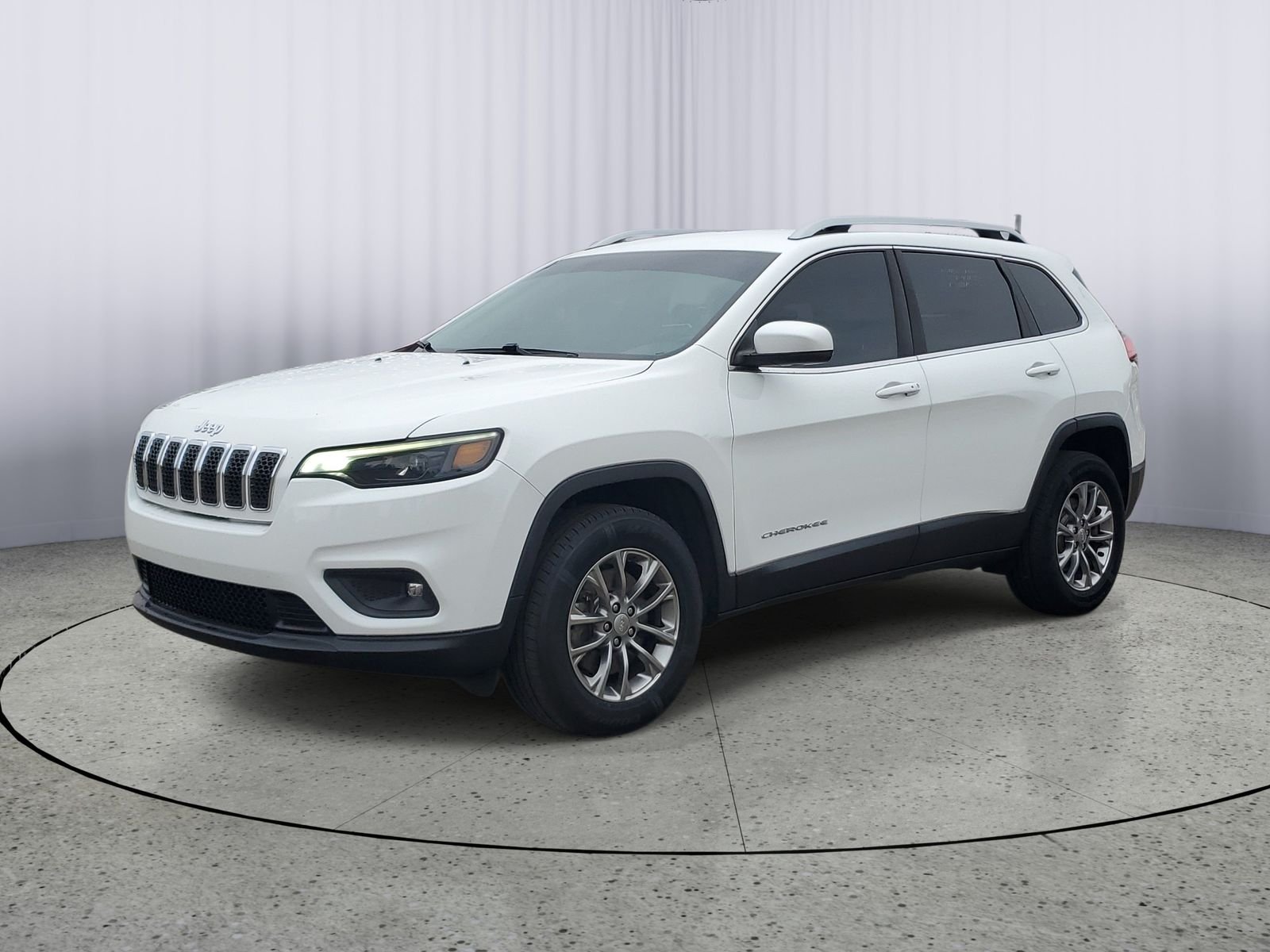 Used 2020 White Jeep Latitude Plus image 2
