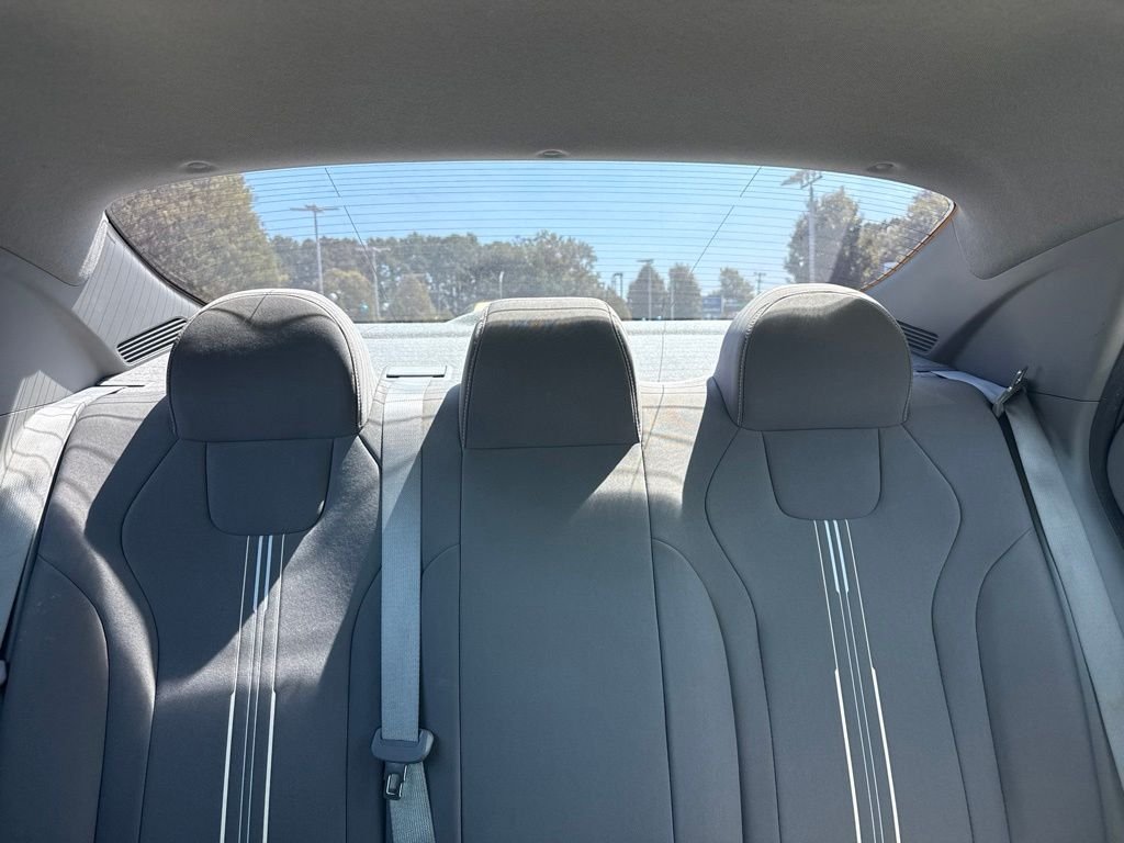 Used 2021 Silver Hyundai Blue image 13