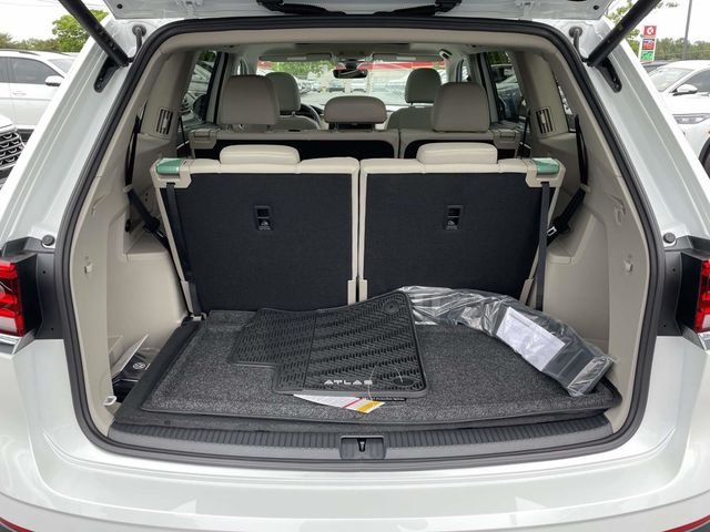 New 2026 White Volkswagen 2.0T SE w/Technology image 9