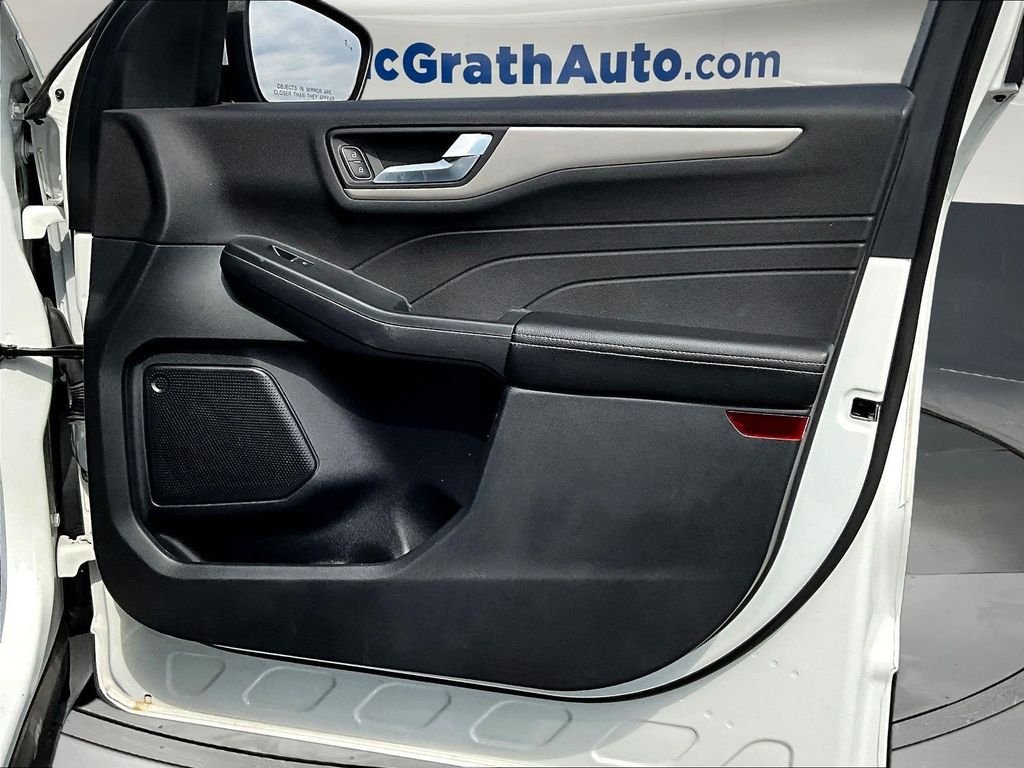 Used 2022 White Ford SEL image 31