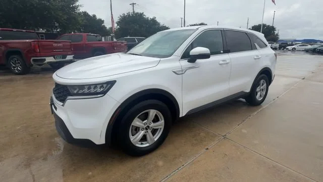 Used 2023 White Kia LX image 4