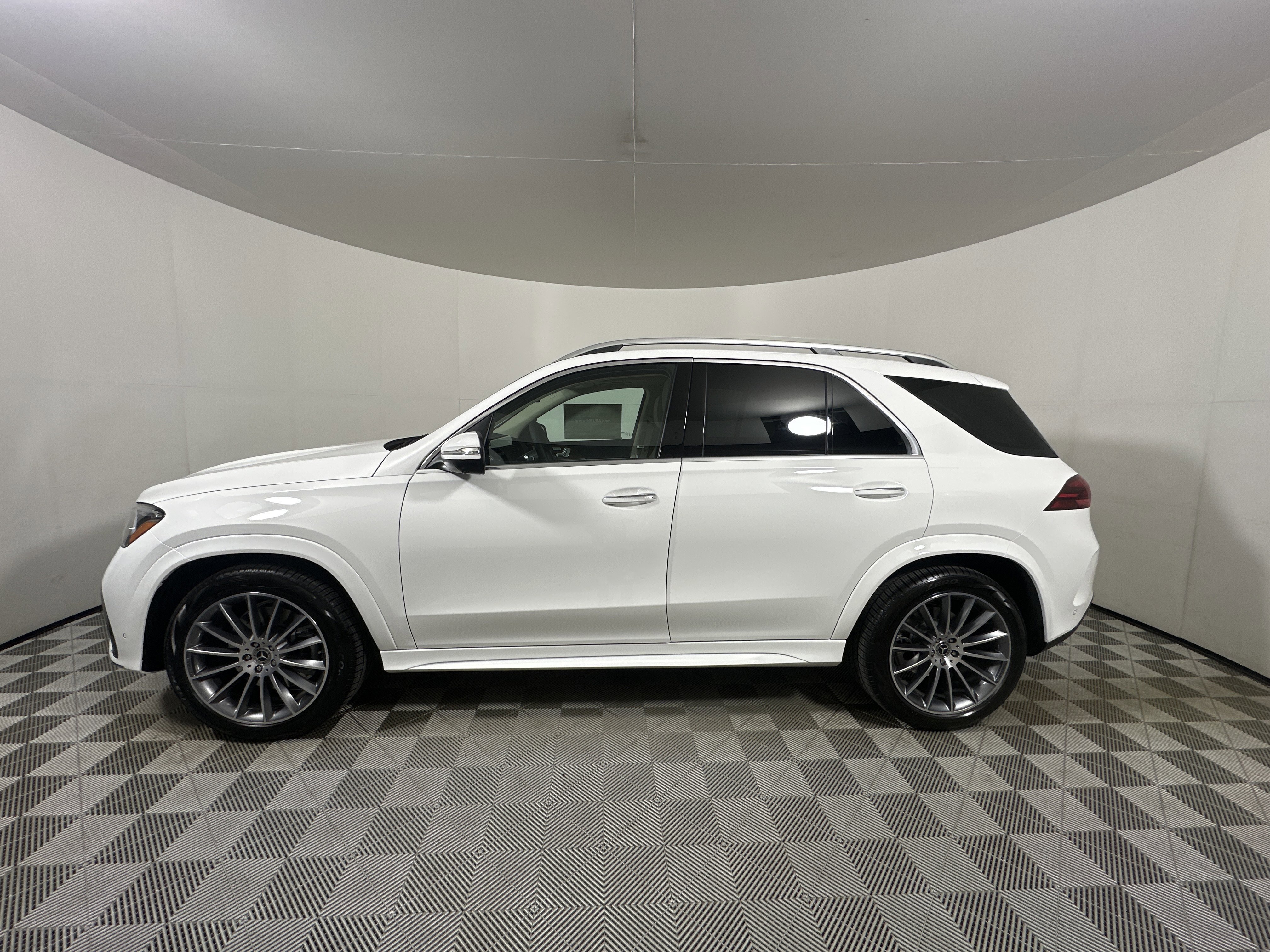 New 2026 POLAR WHITE Mercedes-Benz GLE 350 image 4