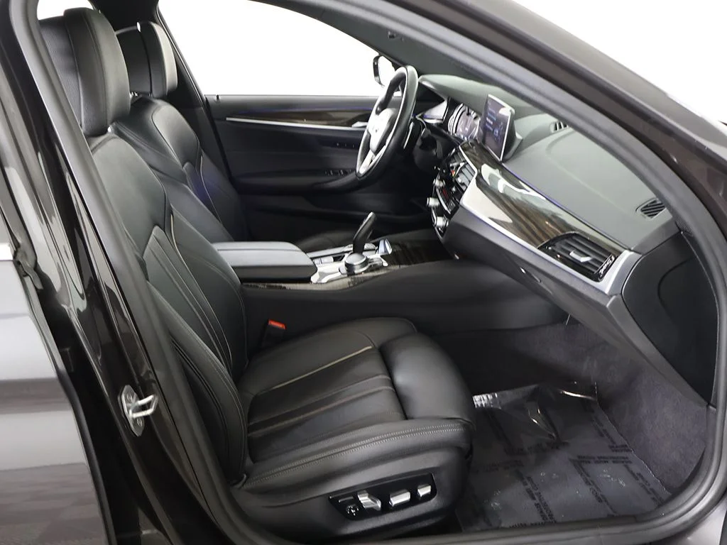 Used 2018 Dark Graphite BMW 530e xDrive iPerformance image 32