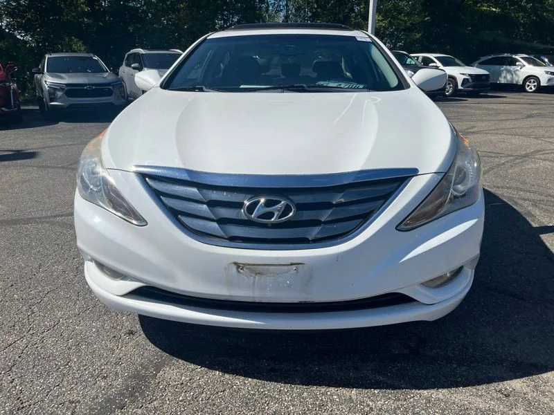 Used 2012 White Hyundai SE image 2