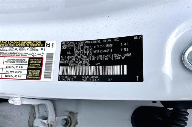 Certified Used 2025 WIND CHILL PEARL Toyota  image 34