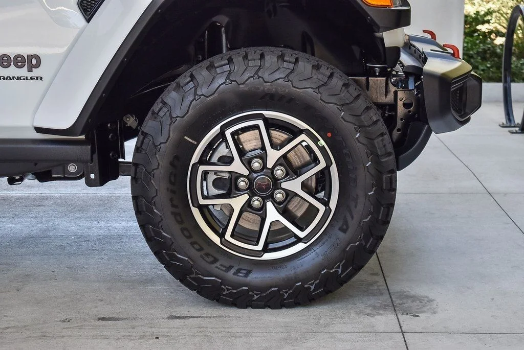 New 2026 Bright White Clearcoat Jeep Rubicon image 10
