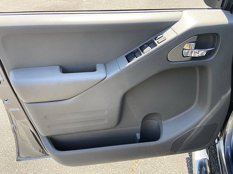 Used 2018 Gun Metallic Nissan SV V6 image 9
