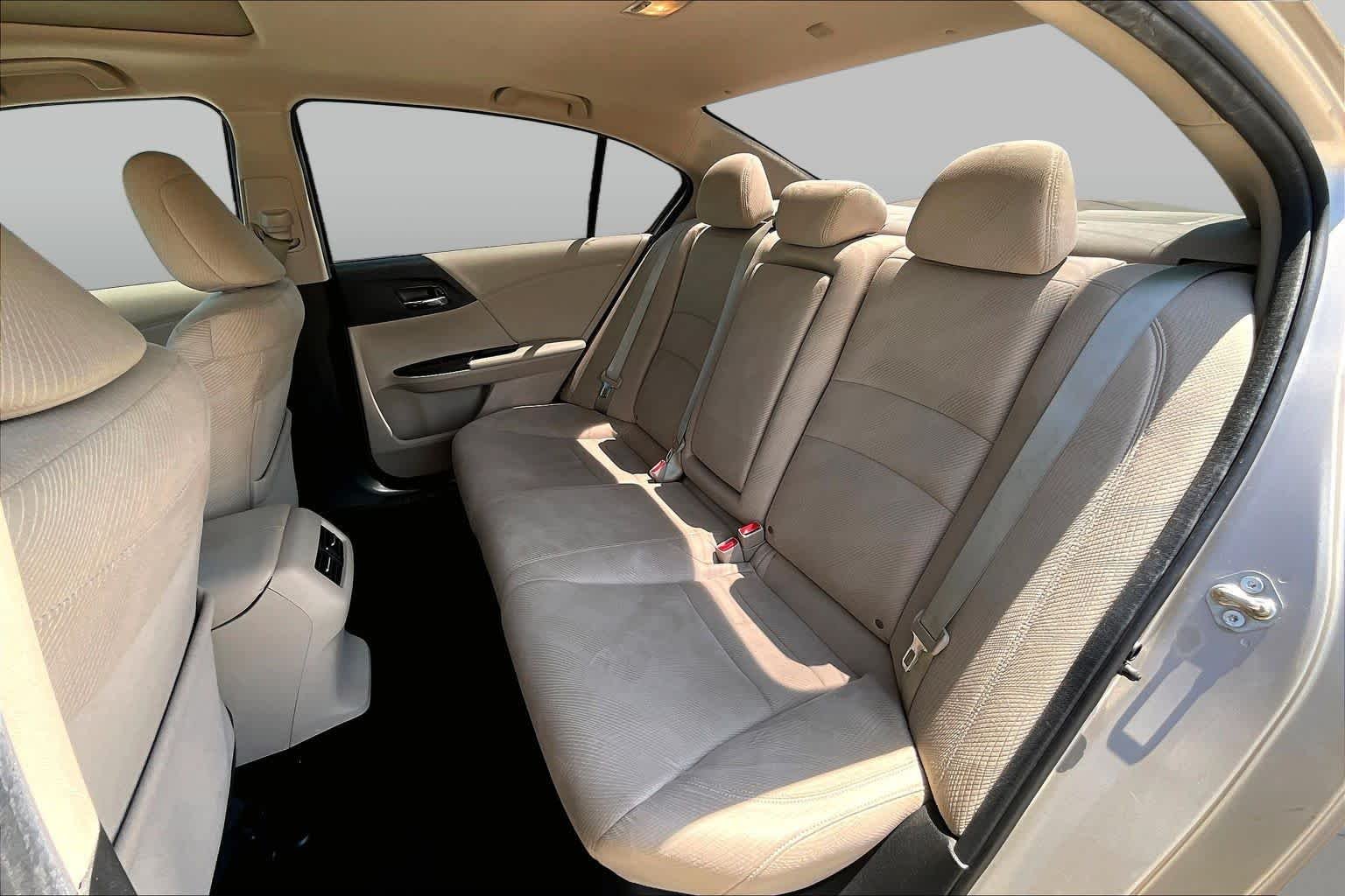 Used 2016 Champagne Frost Pearl Honda EX image 21