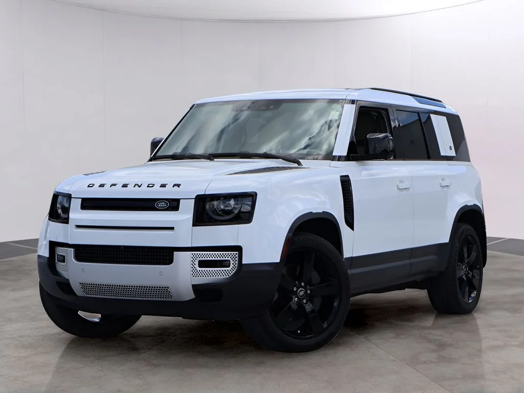 Used 2024 Fuji White Land Rover  image 1
