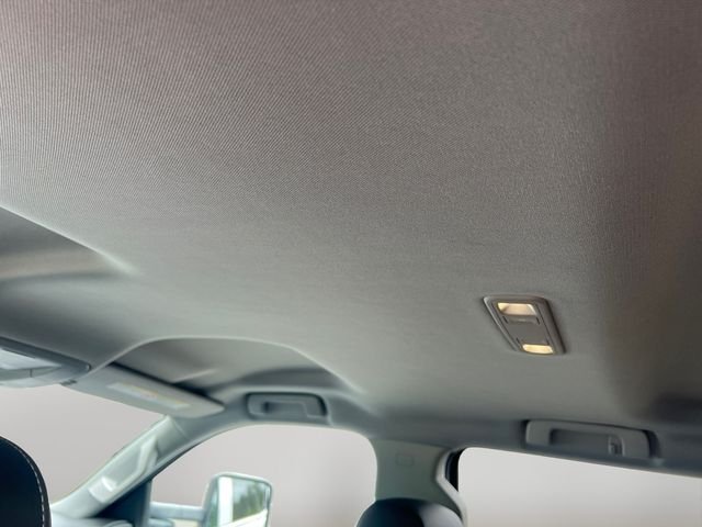 Used 2018 White Frost GMC SLE image 12