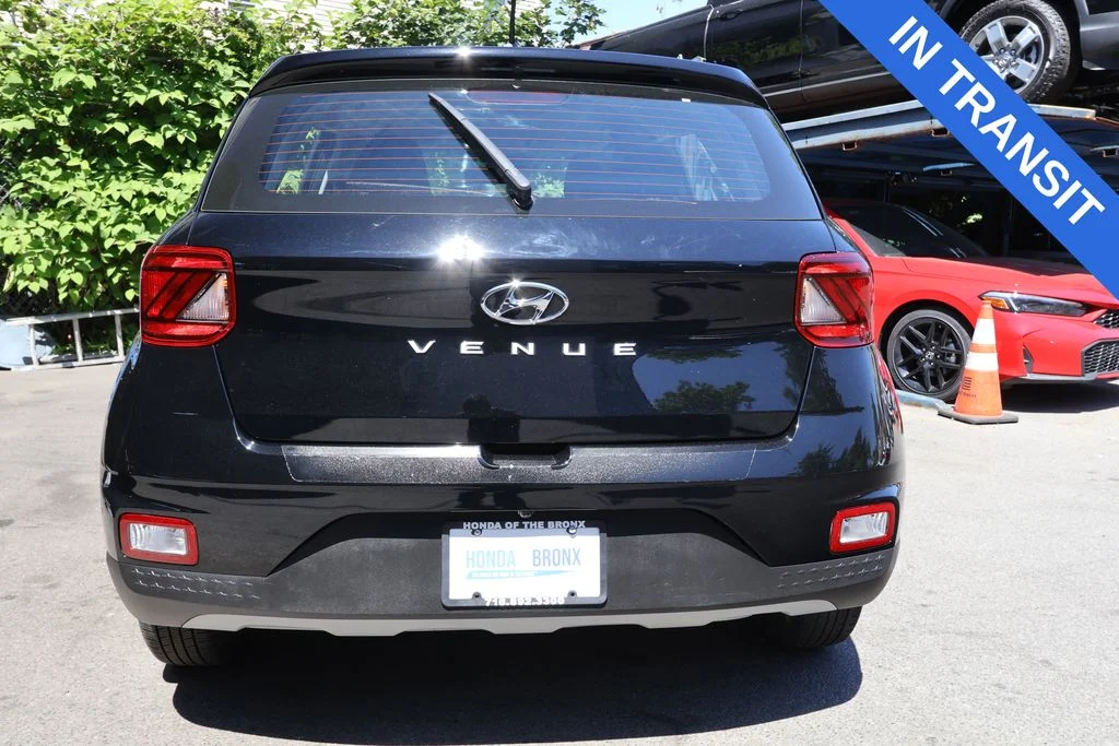 Used 2025 Onyx Black Hyundai SE image 9
