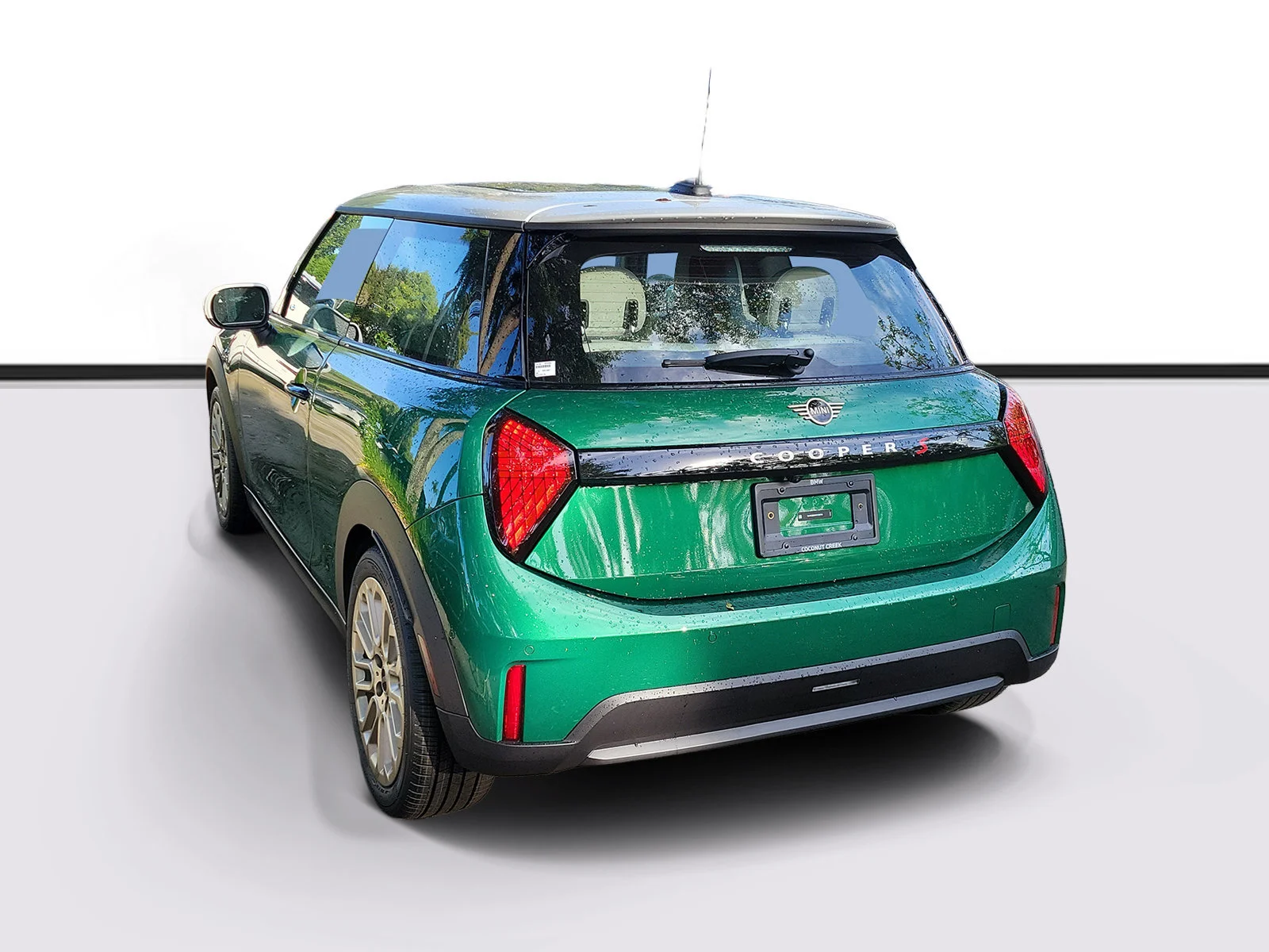 New 2026 British Racing Green MINI Signature Plus image 3