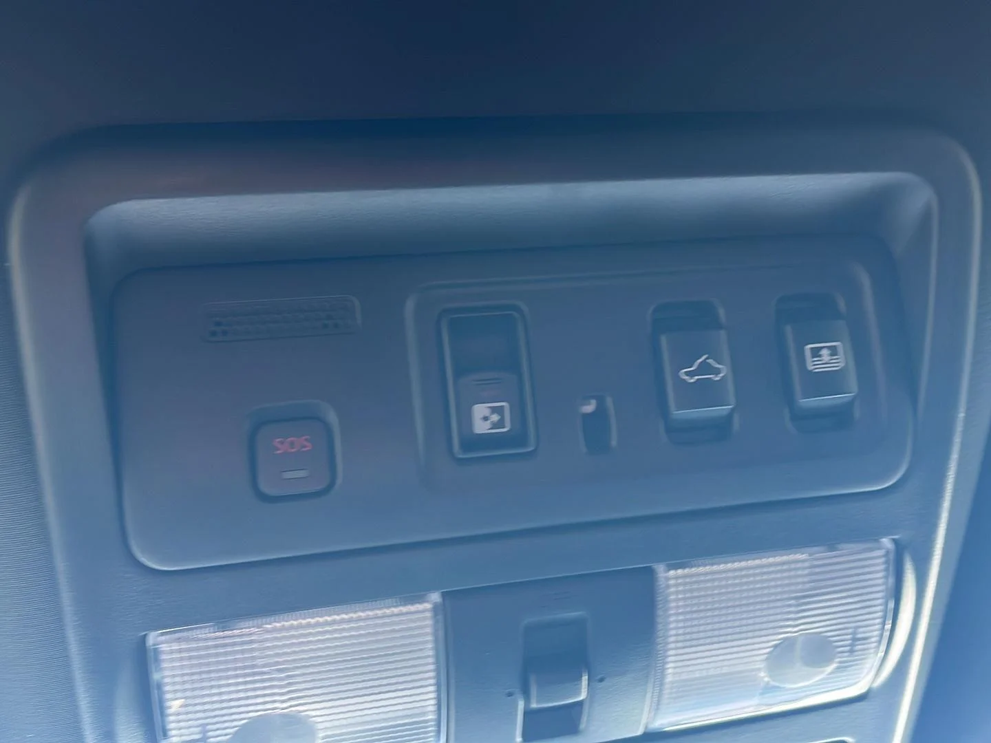 Used 2021 Pearl White Nissan Platinum Reserve image 18