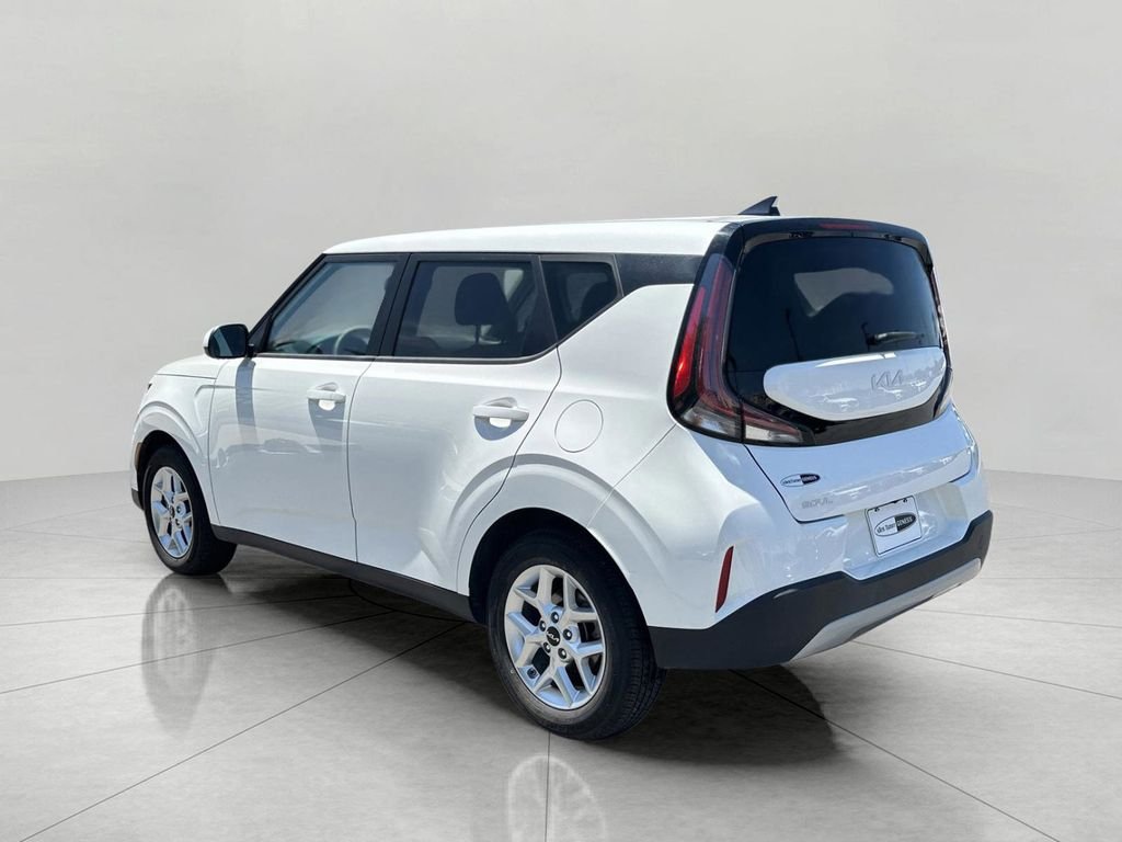 Used 2023 White Kia LX image 5