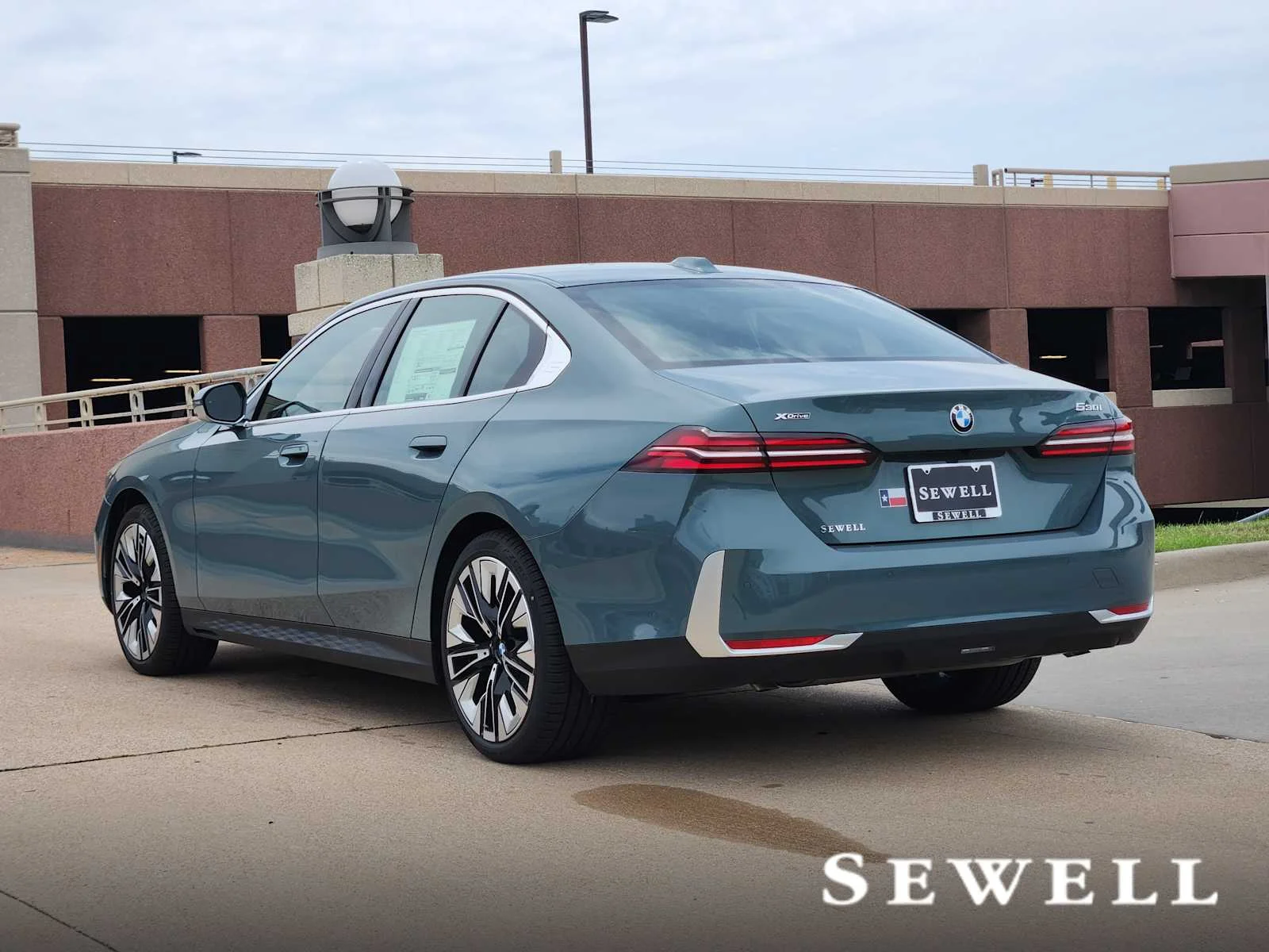 New 2026 Cape York Green Metallic BMW 530i xDrive image 3