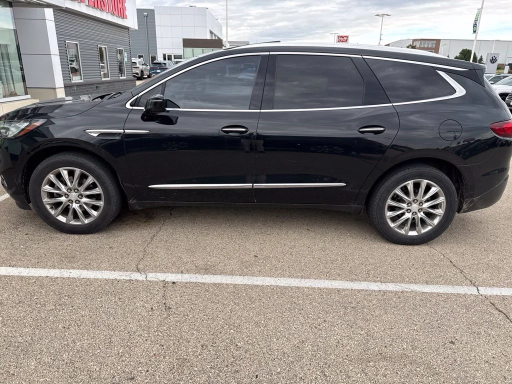 Used 2019  Buick Essence image 2