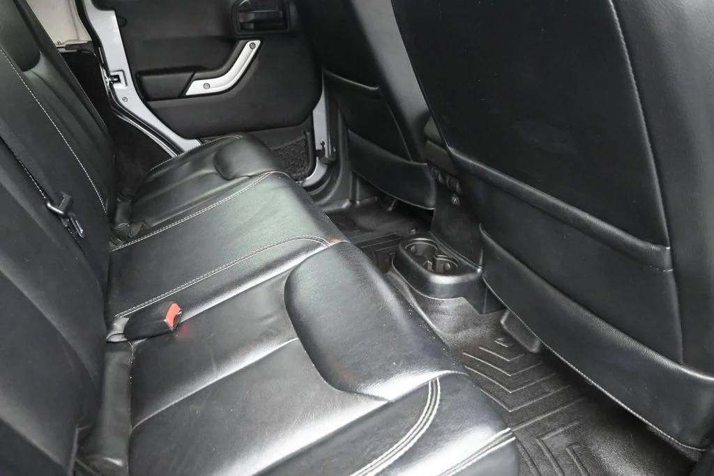 Used 2014 Gray Jeep Unlimited Sahara image 10