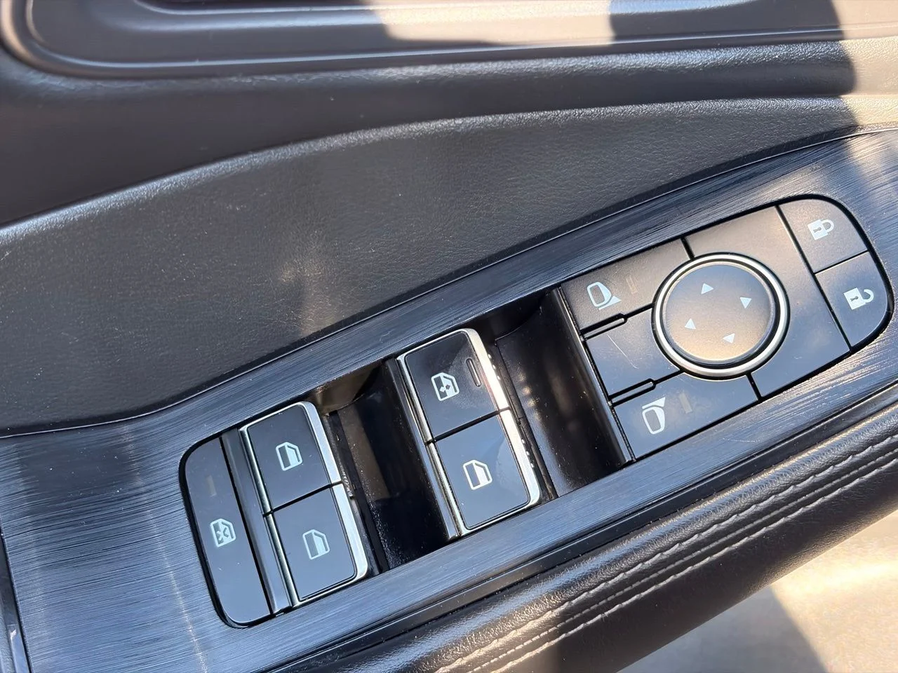 Used 2023 Super Black Nissan SL image 19