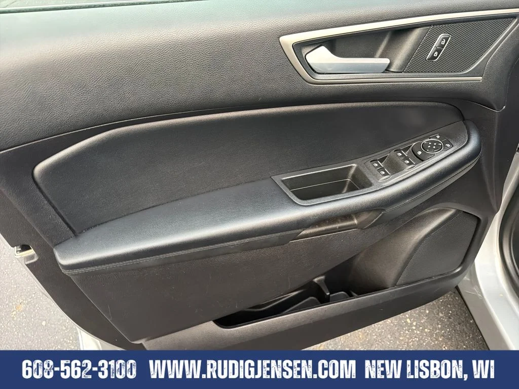 Used 2022 Silver Ford SEL image 10