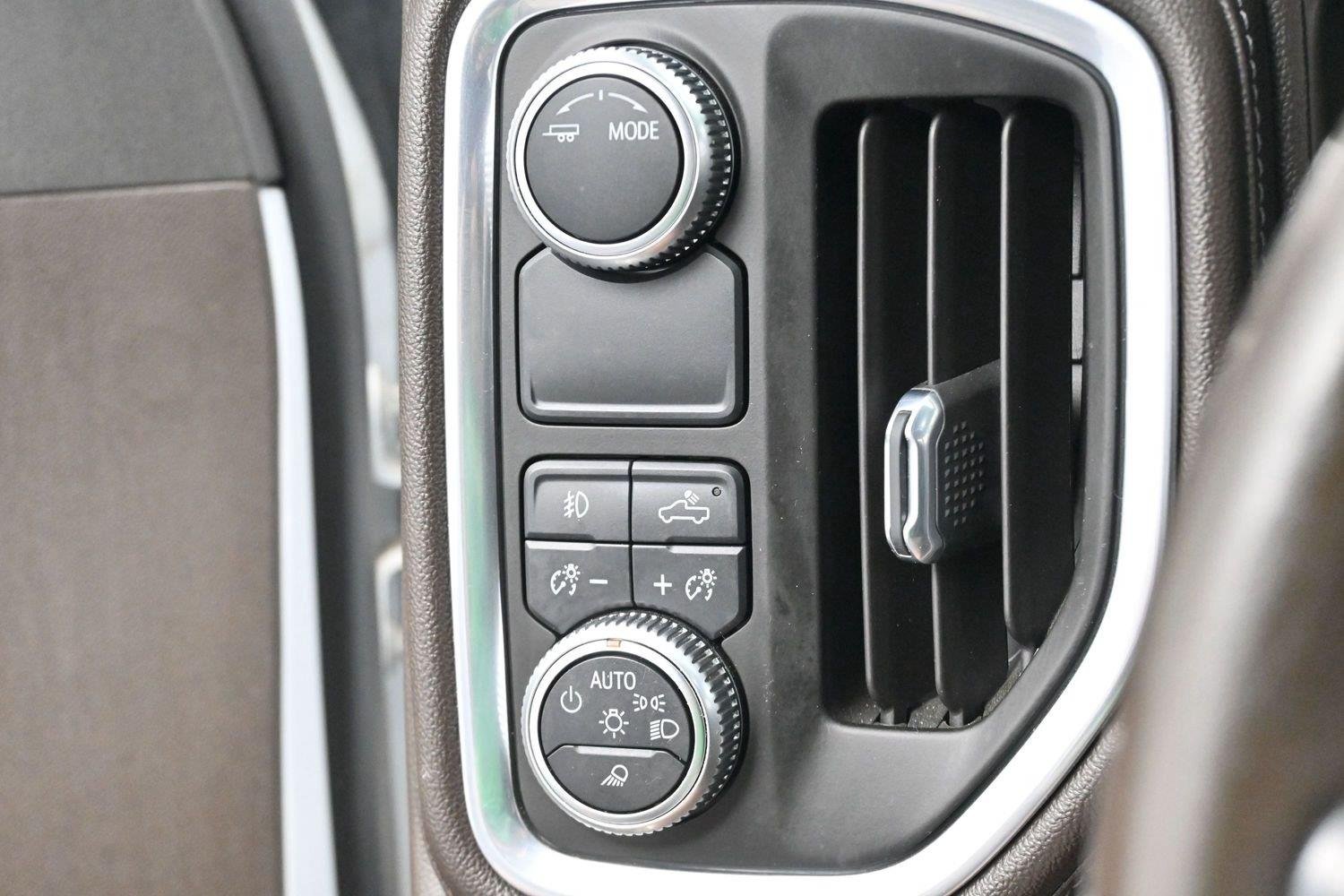 Used 2020 Summit White GMC Elevation image 19