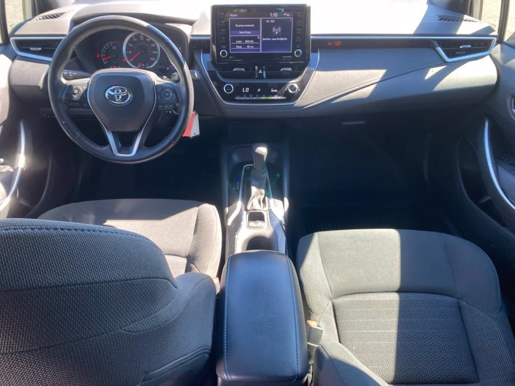 Used 2022  Toyota SE image 18