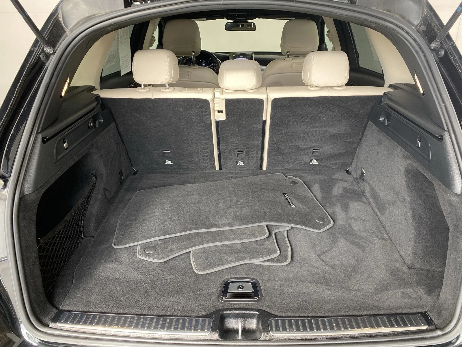 Used 2018 Obsidian Black Metallic Mercedes-Benz GLC 300 image 16