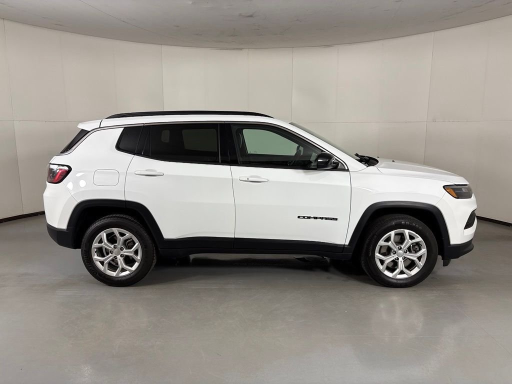 Used 2024 White Jeep Latitude image 9