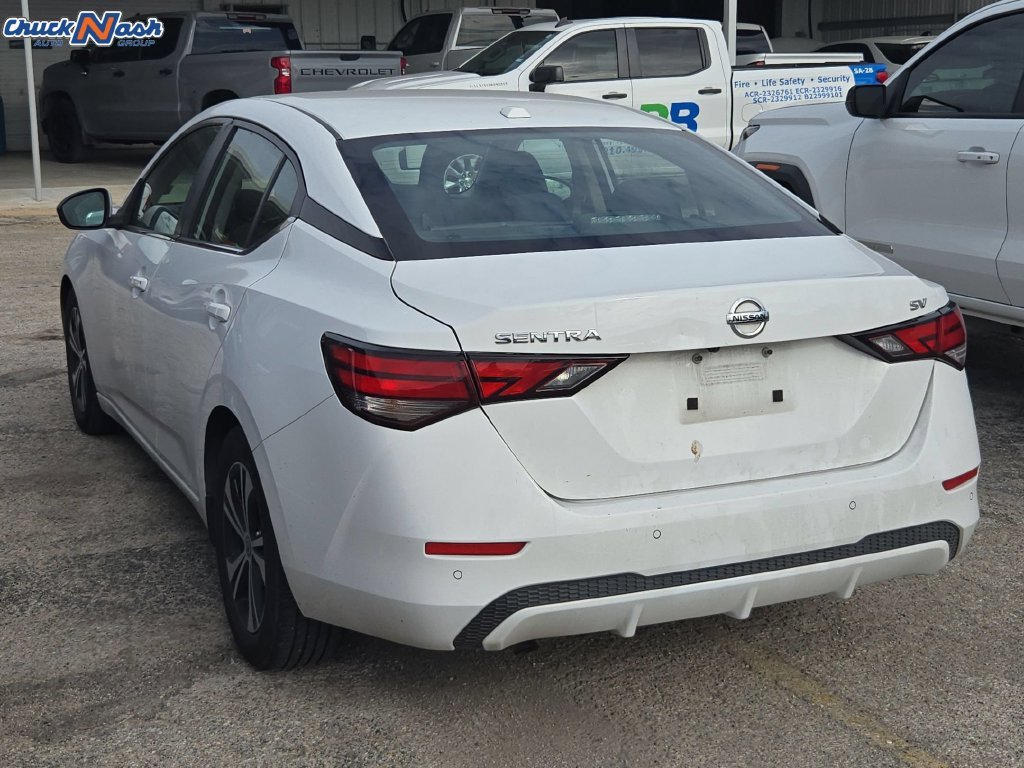 Used 2022 White Nissan SV Xtronic CVT image 4