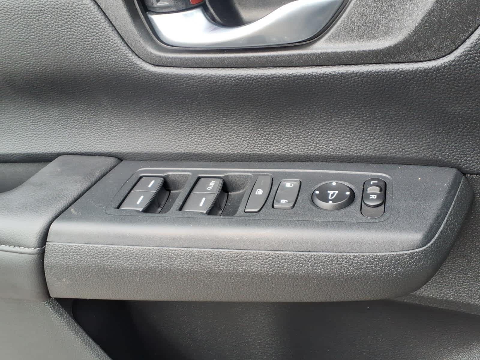 2024 Honda CR-V LX - Photo 17