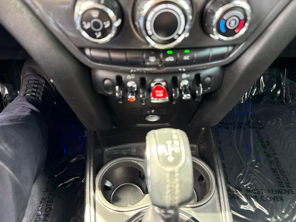 Used 2019 White MINI Classic image 16
