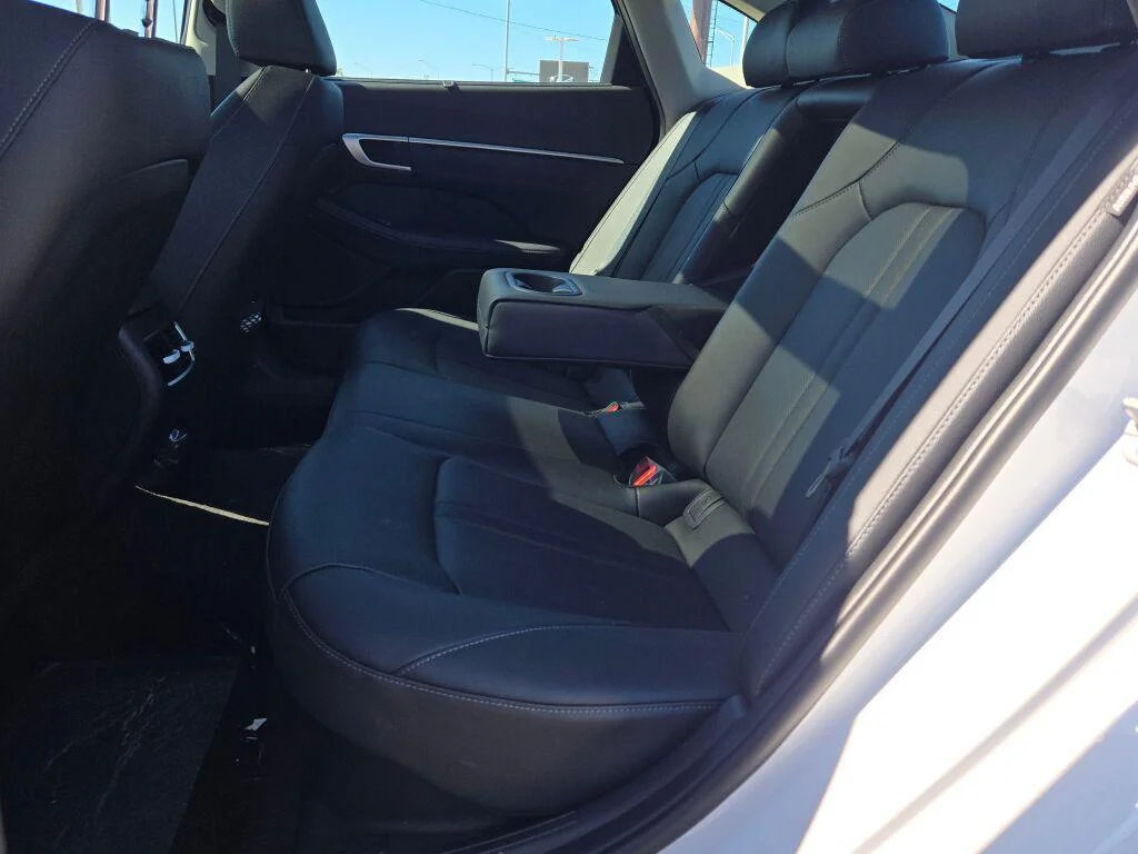 2025 Hyundai Sonata Hybrid Limited - Photo 17