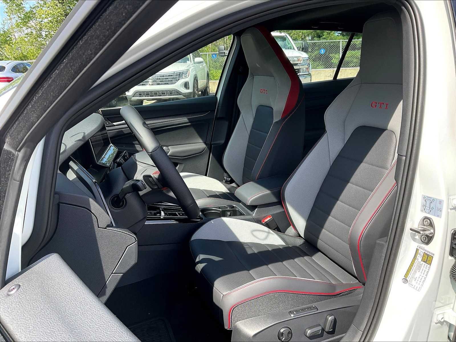 2025 Volkswagen Golf GTI SE - Photo 11