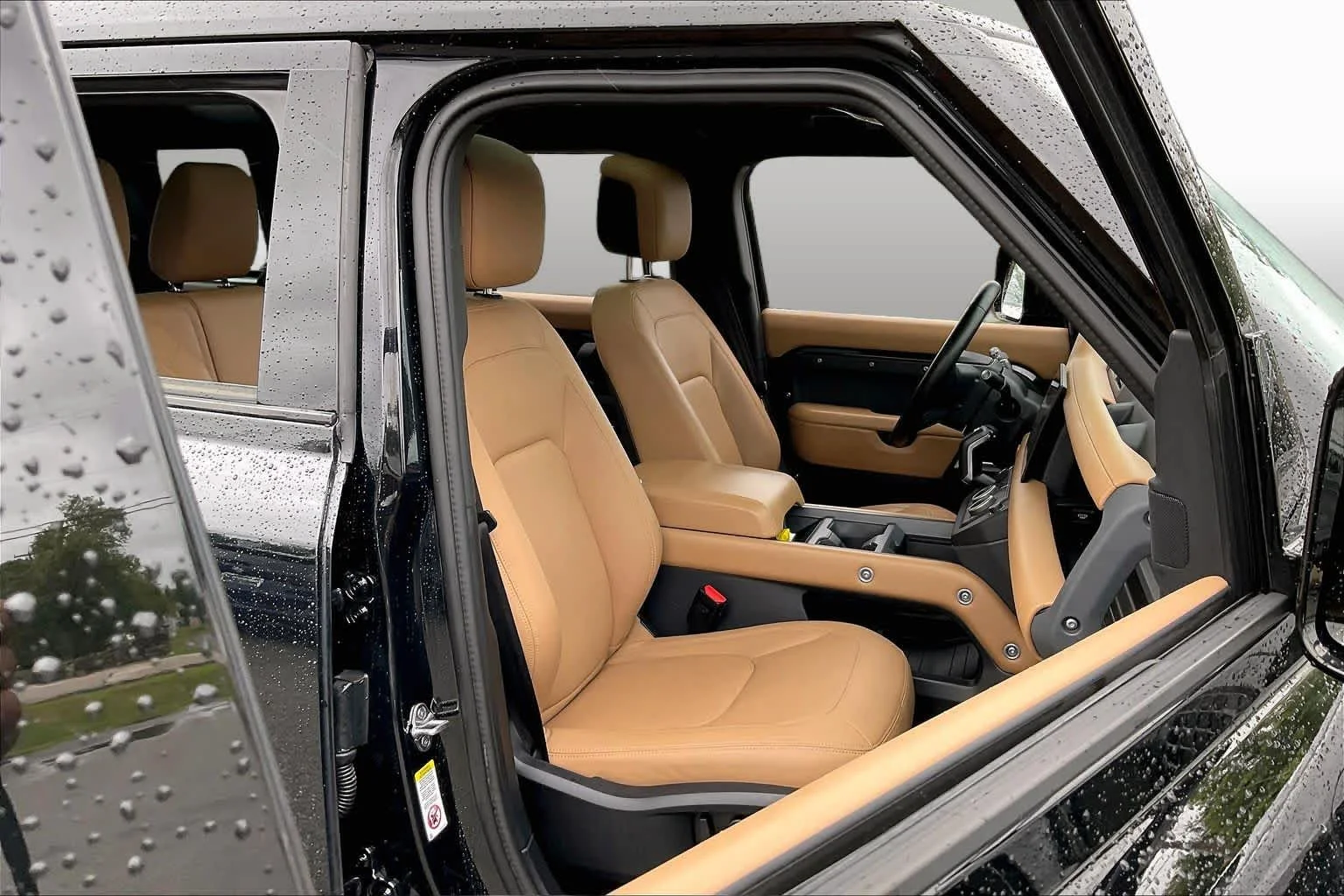 Used 2025  Land Rover X-Dynamic SE image 8