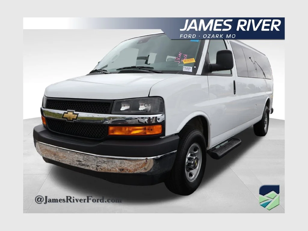 2025 Chevrolet Express Passenger LT