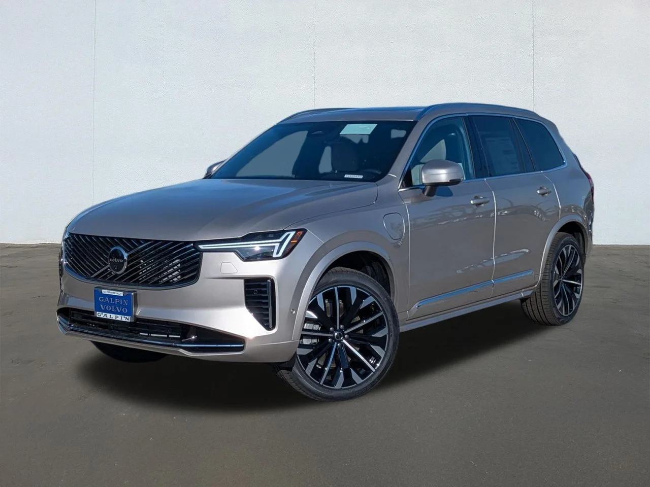 2026 Volvo XC90 T8 Recharge Plus Bright 7-Seat 4WD's photo
