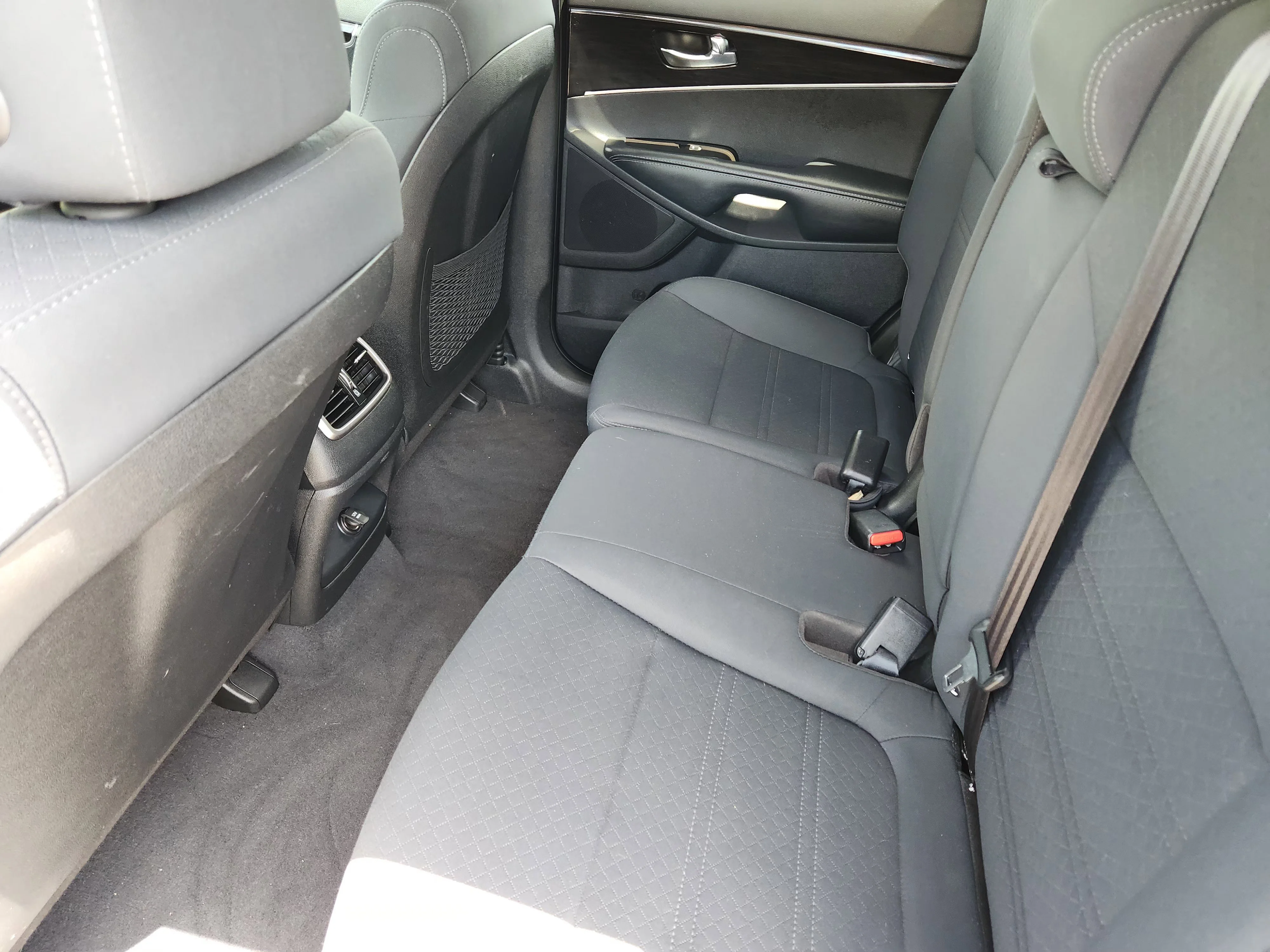 Used 2020 Everlasting Silver Kia L image 29