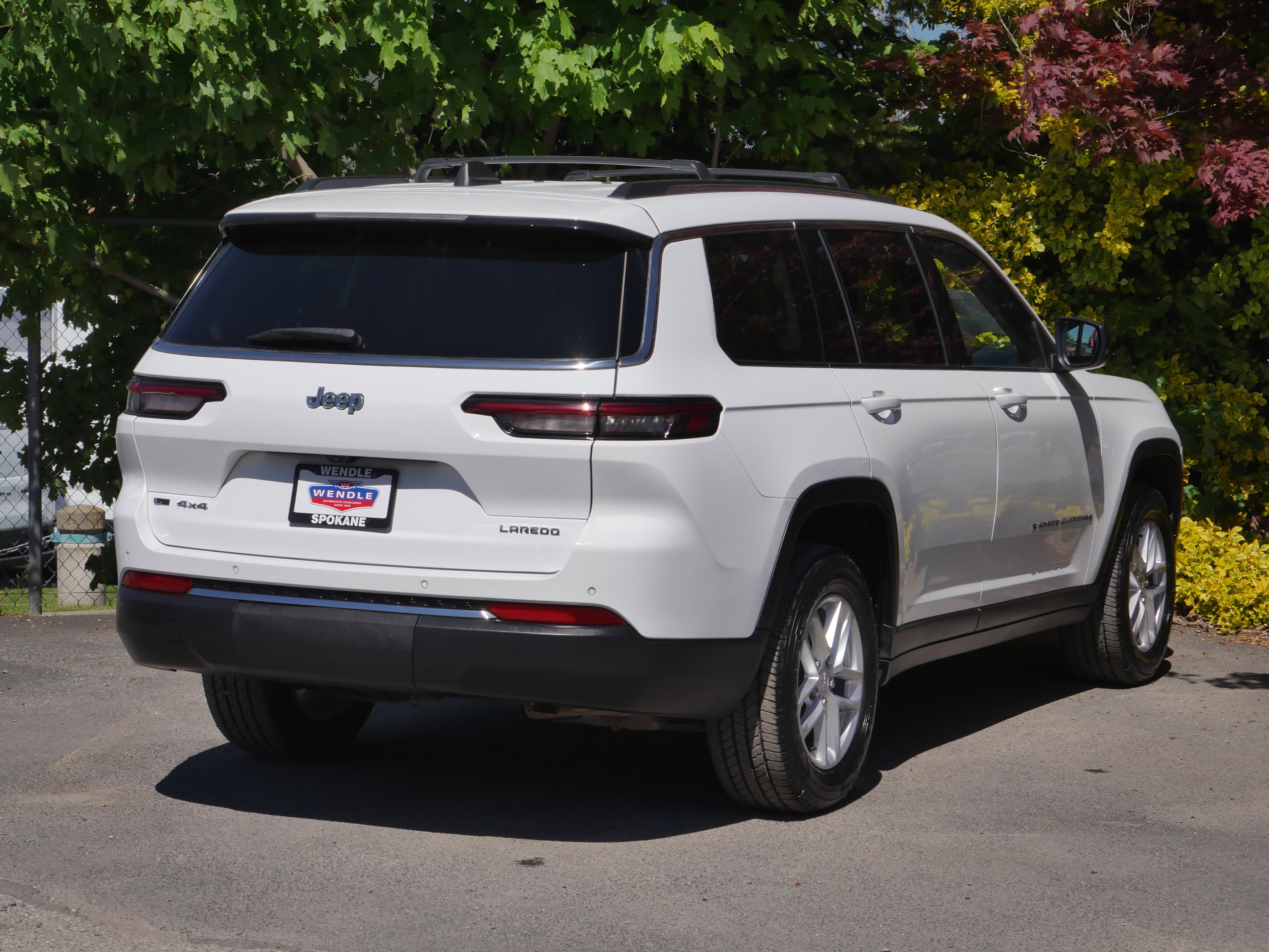 Used 2023 Bright White Clearcoat Jeep Laredo image 25