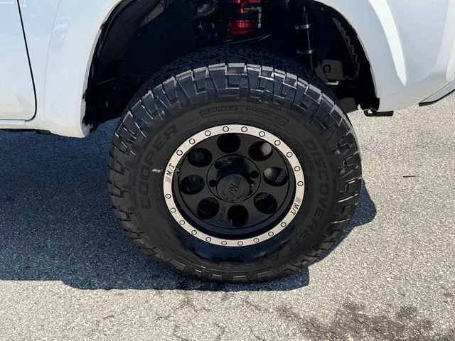 Used 2017 White Toyota SR5 image 18