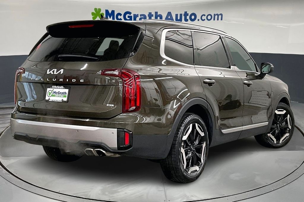 Used 2025 Green Kia S image 16