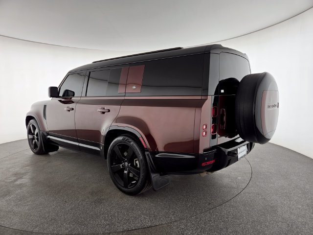Used 2023 Sedona Red Land Rover X-Dynamic SE image 16