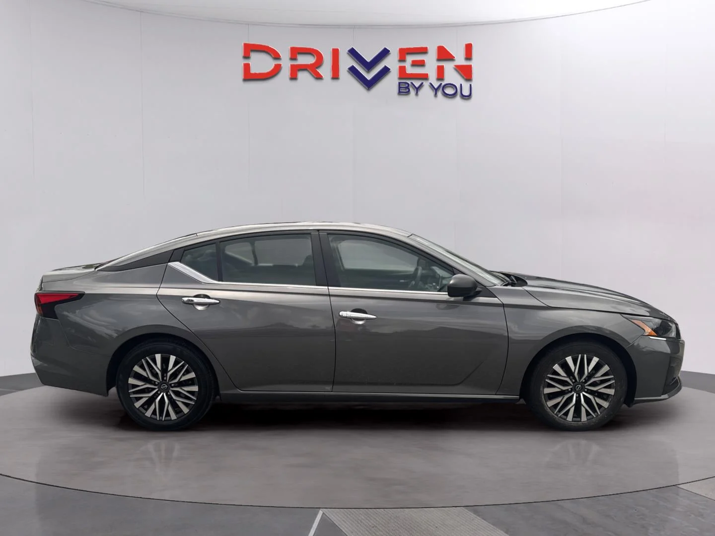 Used 2025 Gun Metallic Nissan SV image 6