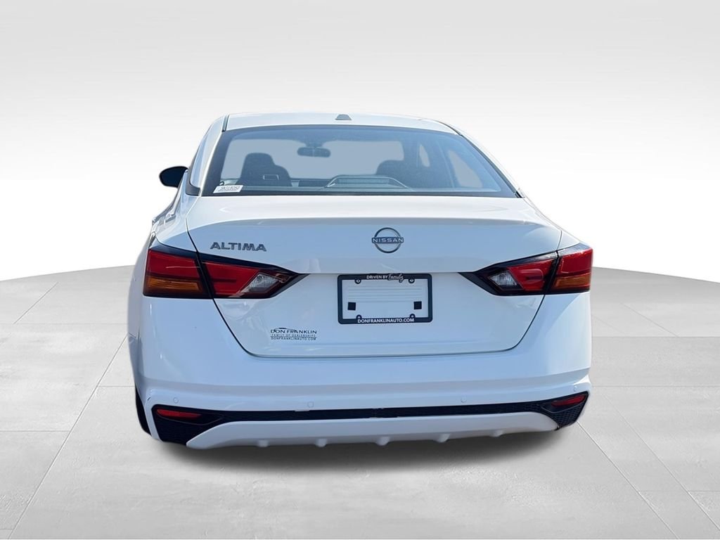 Used 2025 White Nissan 2.5 SV image 7