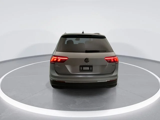 Used 2022 Gray Volkswagen 2.0T SE image 5