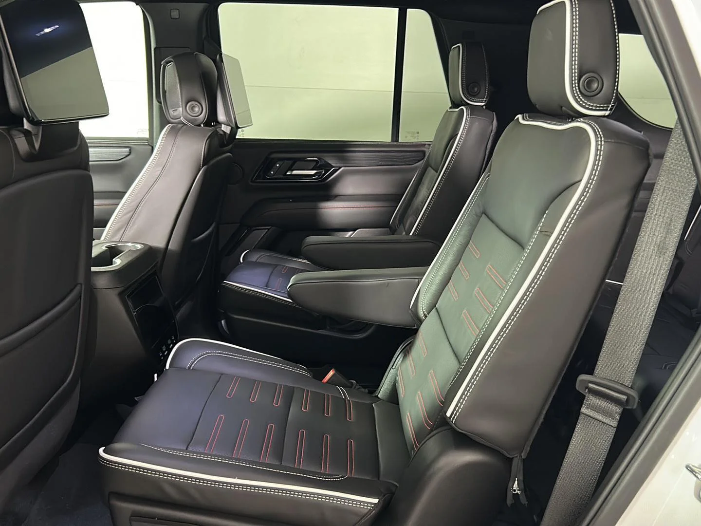 Used 2026 Summit White GMC AT4 Ultimate image 17