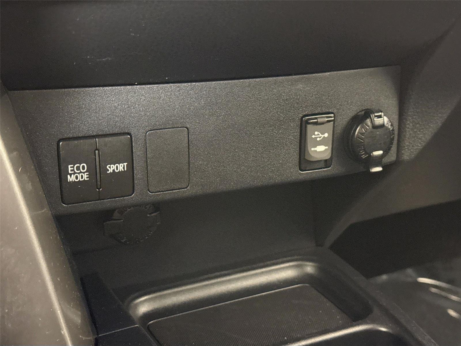 Used 2018 Super White Toyota LE image 23