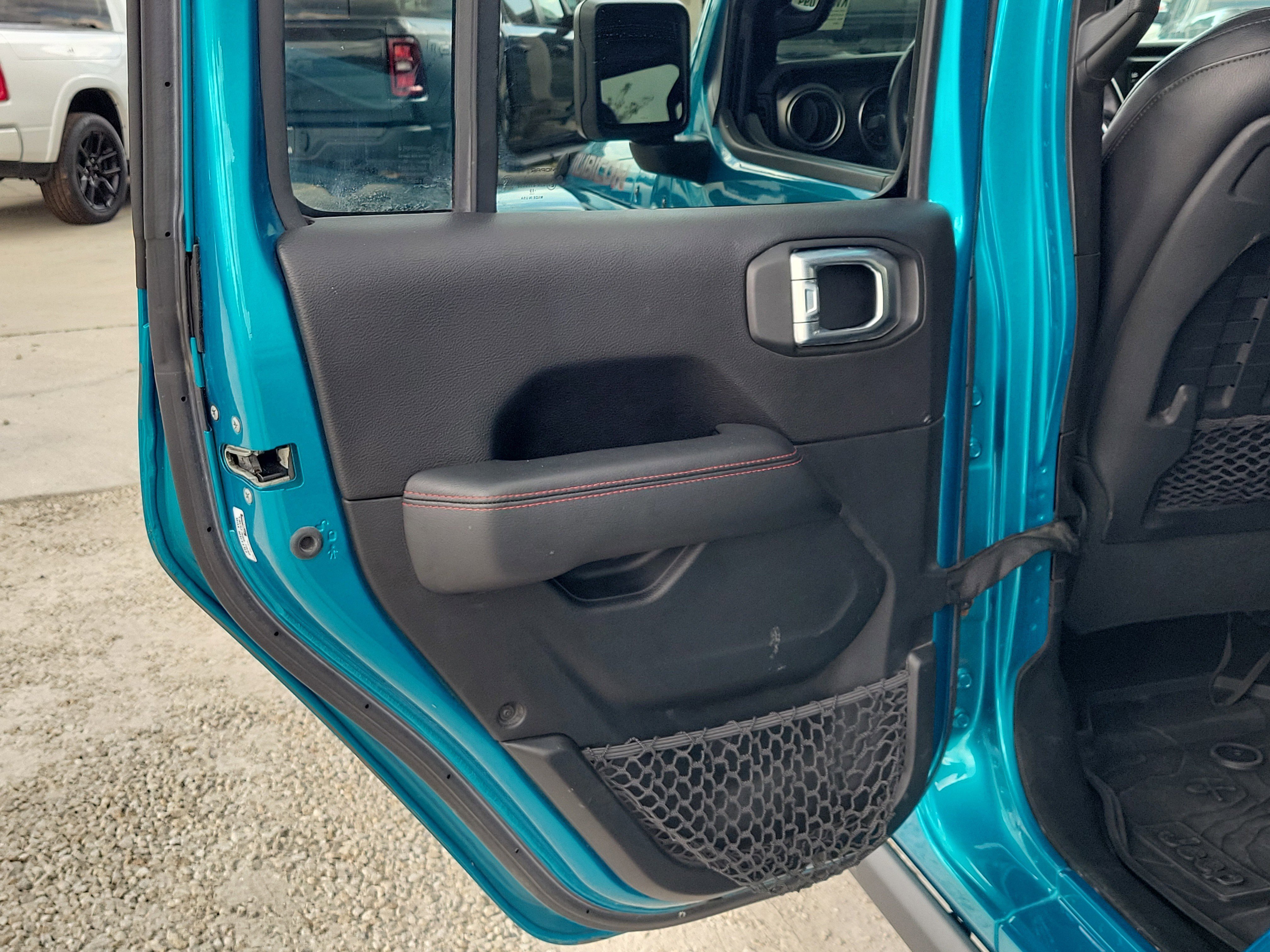 Used 2019 Bikini Pearlcoat Jeep Rubicon image 13