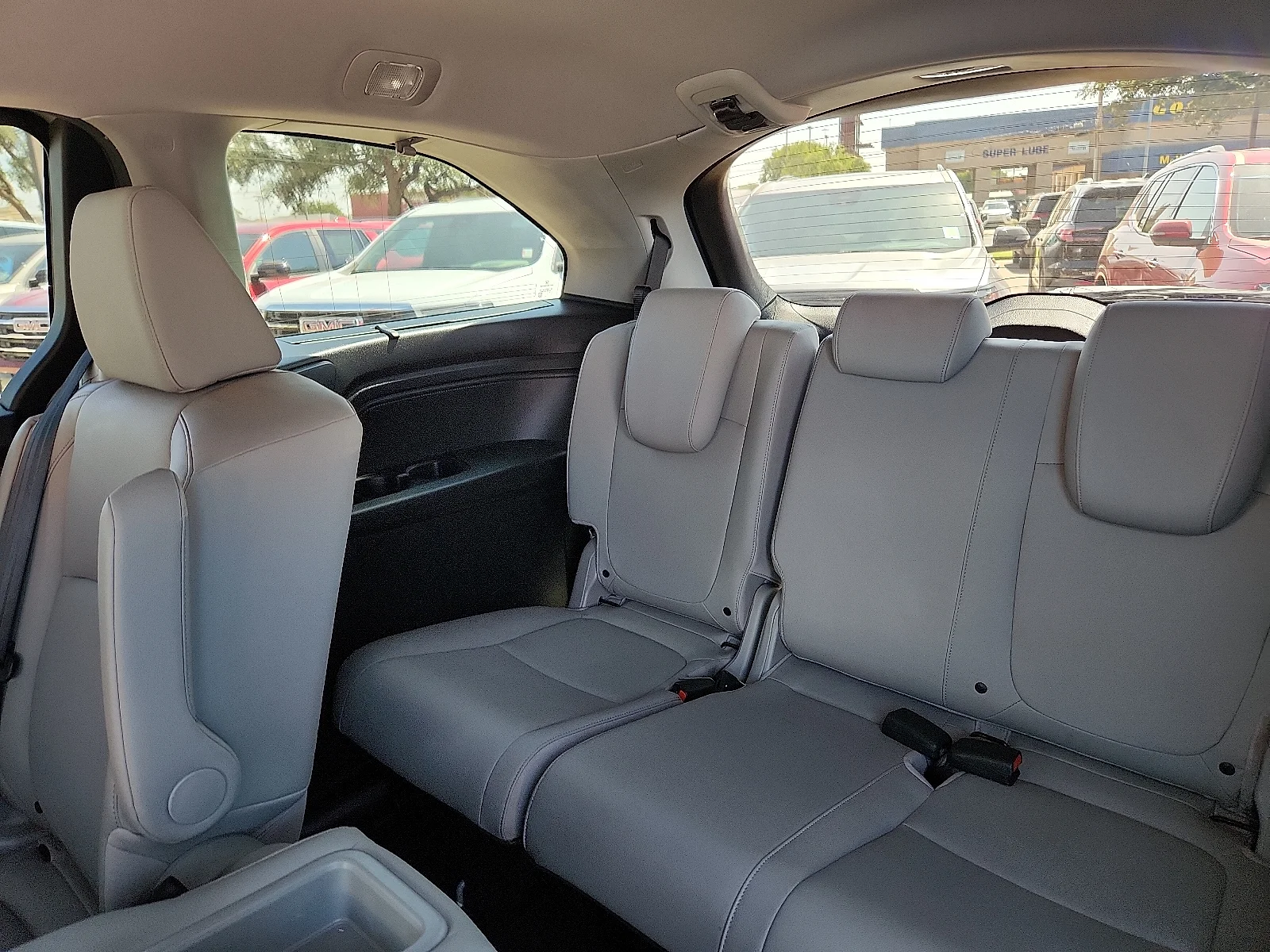 Used 2018 Lunar Silver Metallic Honda Touring image 11