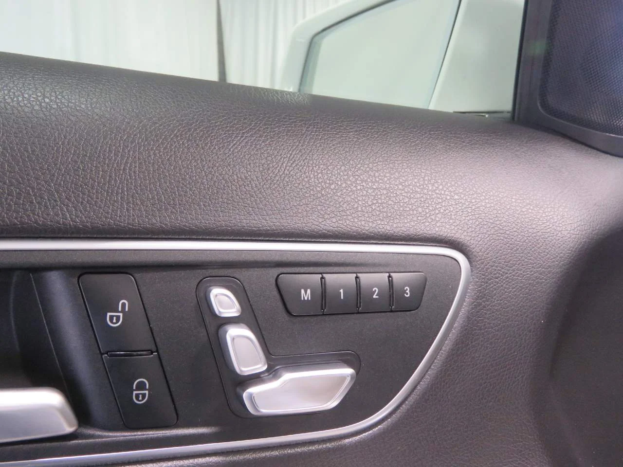 Used 2020 Polar White Mercedes-Benz GLA 250 image 18